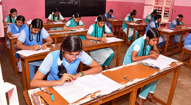 தமிழகத்​தில் திட்டமிட்டபடி வெள்ளிக்கிழமை பிளஸ் 2 தேர்வு முடிவு​கள் வெளியீடு